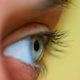 Este no es el ojo de la mujer que tenía a cuatro gusanos viviendo en sus ojos.